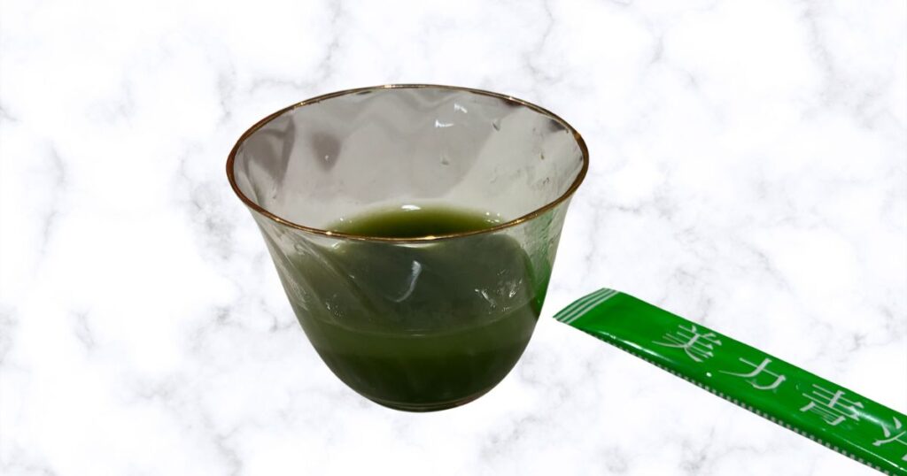 美力青汁の水割り